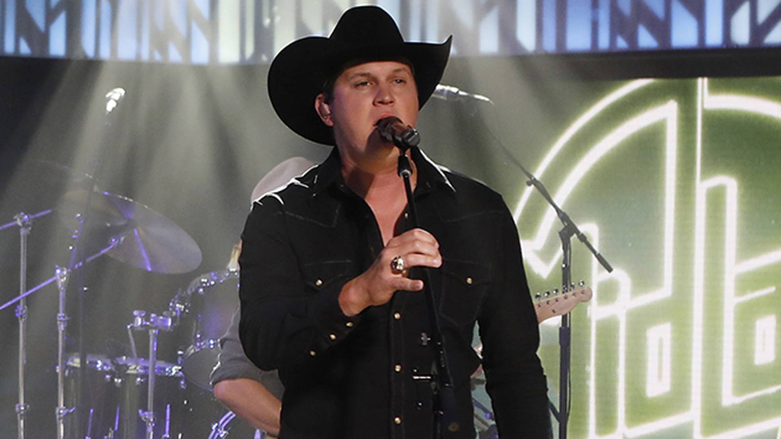 "Party of three" Jon Pardi and wife Summer reveal the sex of their