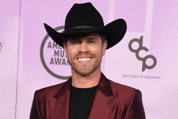 Dustin Lynch's Pool Situation returns for second year
