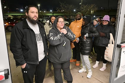 Shoppers line up to score Black Friday deals