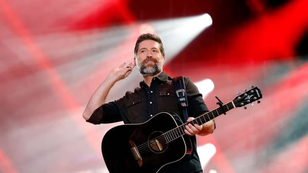 Josh Turner bringing fans “This Country Music Thing” in August!